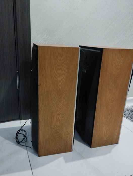 Колонки Bang & Olufsen Beovox S40.