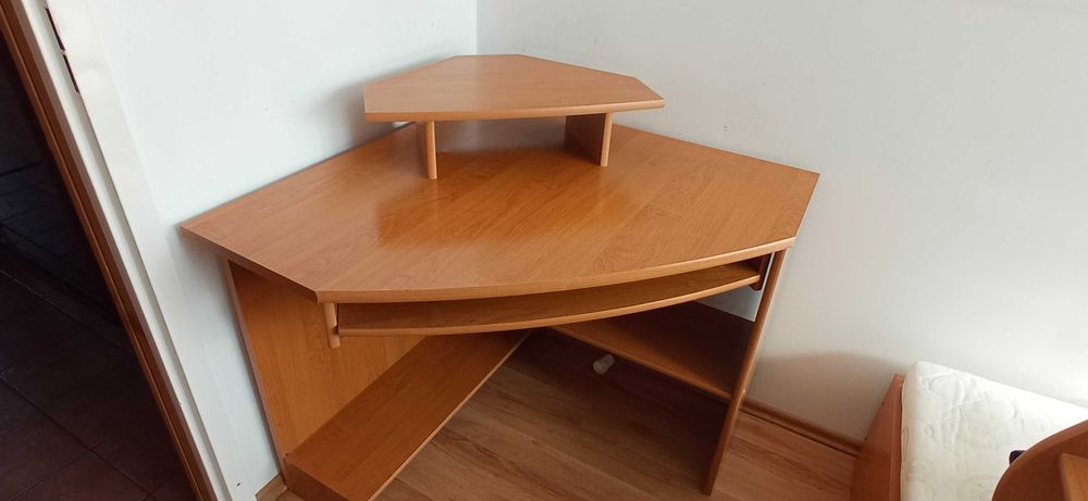 Biurko narożne z nadstawkami