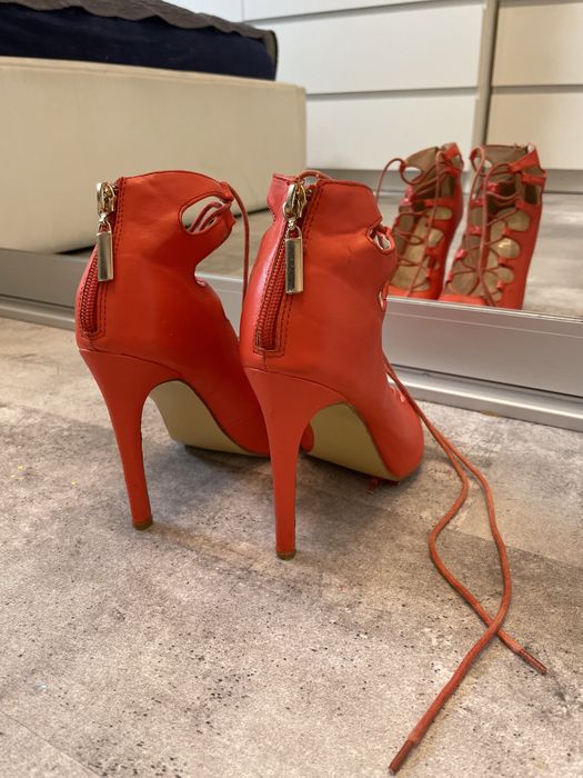 Pomarańczowe koralowe sznurowane sandałki roz 36