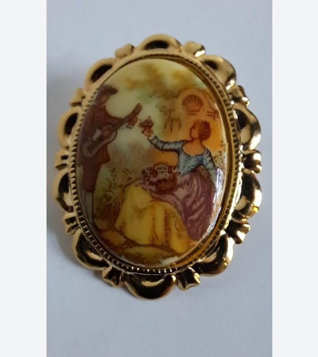 Stara broszką porcelanka nowa