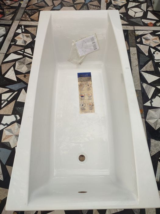 Нові акрилові ванни Cersanit