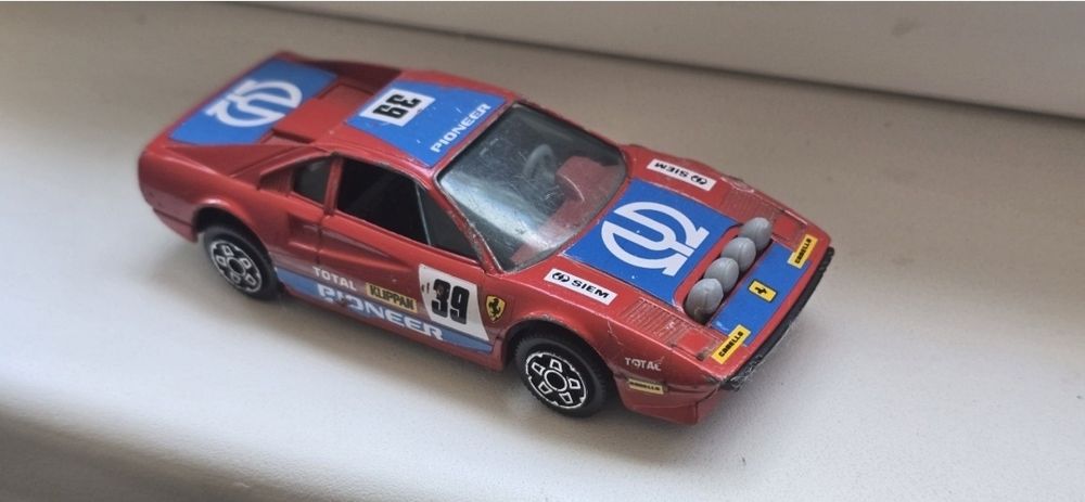 Іграшка машинка Ферарри Bburago Ferrari 308 GTB игрушка машина