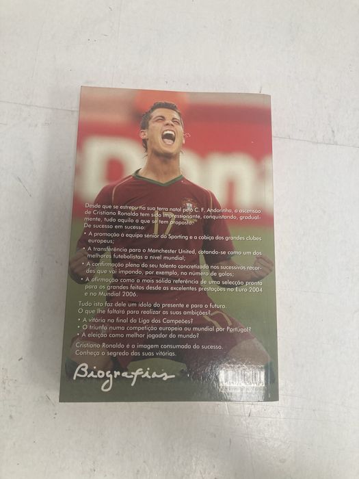 Livro Cristiano Ronaldo, de Tom Oldfield