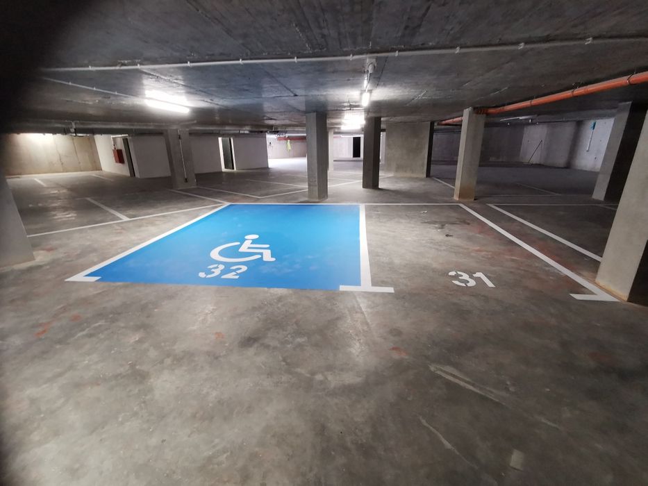 . Malowanie znaków poziomych /miejsca parkingowe /linie / strzałki /pasy rowerowe
