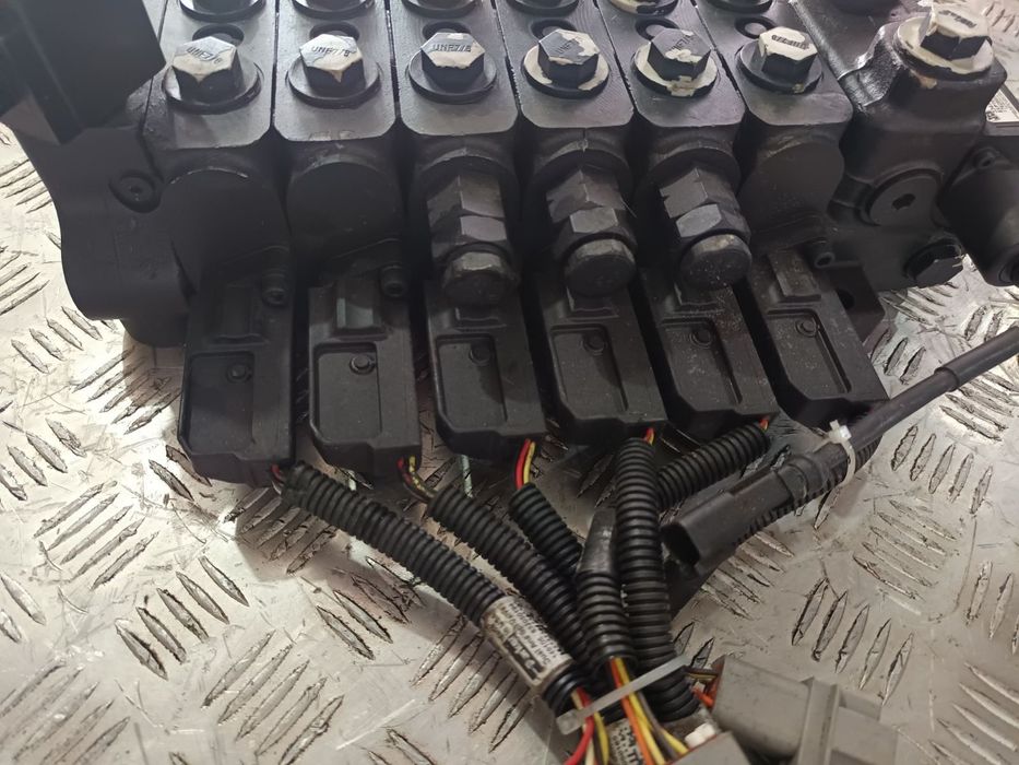 c  Jcb 334/L1297, 334/F0681, jcb 533-140,540-140,540-170 Hurcze