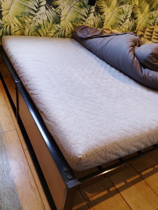 Rama łóżka metalowa i materac 140x200 z Ikea Agotnes