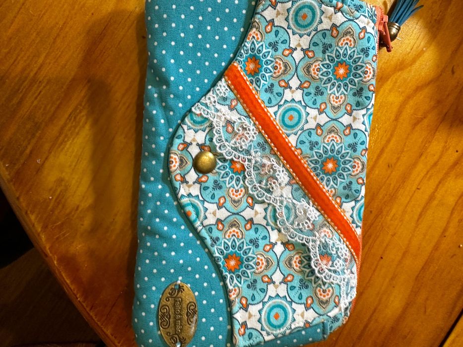 Bolsa feita à mão em tecido