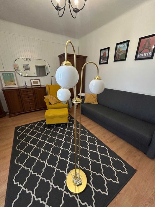 Lampa stojąca  w kolorze złotym