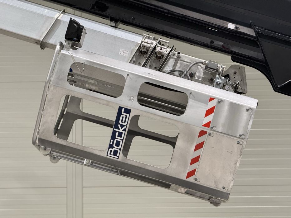 Dźwig dekarski Böcker AHK 36/2400 żuraw ciesielski