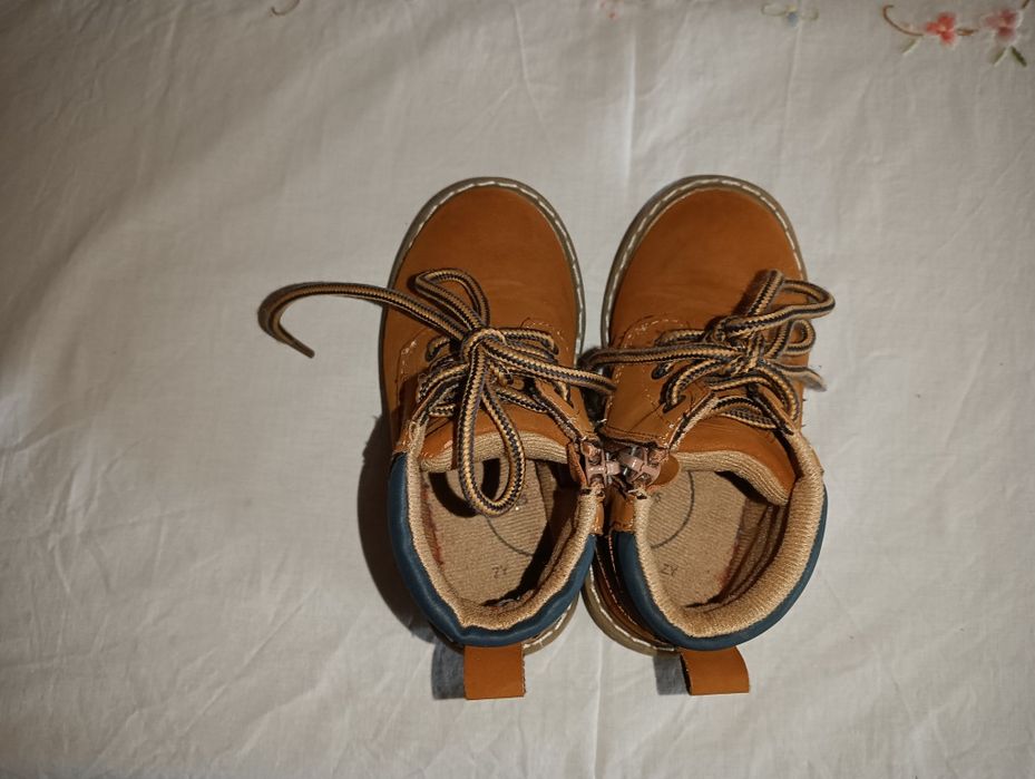 Botas novas menino