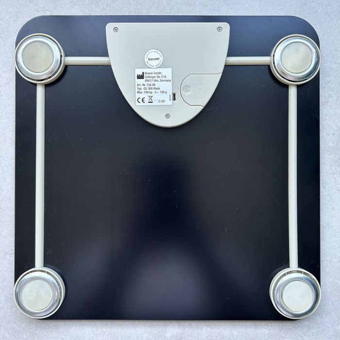 Підлогові ваги Beurer скляні чорні із силіконовою неслизькою поверхнею
