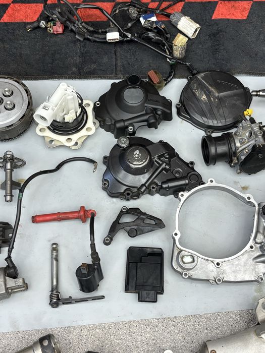 Dawca Części HONDA CRF250 R 18-26 Głowica  Pół Karter Skrzynia Cdi