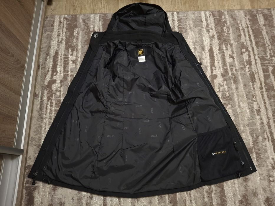 Подовжена вітровка ветровка дощовик плащ  jack wolfskin .
