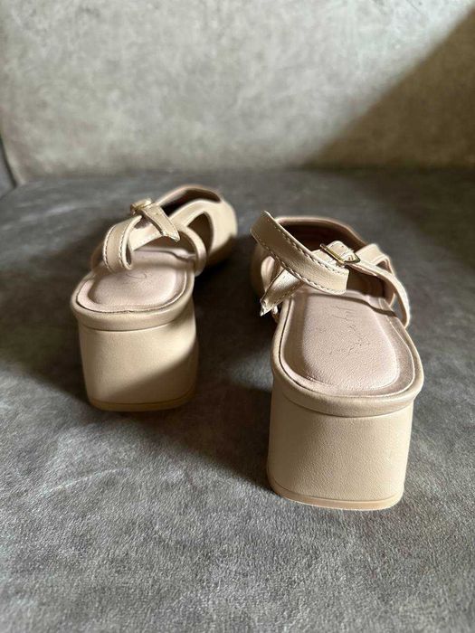 Бежево-чорні слінгбеки туфлі в стилі chanel 40/41