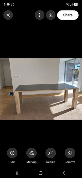 Meja de jantar em metal e madeira