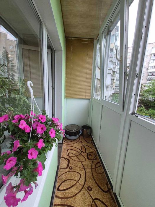 Продам 3 кімн. квартиру з КАПІТАЛЬНИМ РЕМОНТОМ. 2/9 цегл. 60000