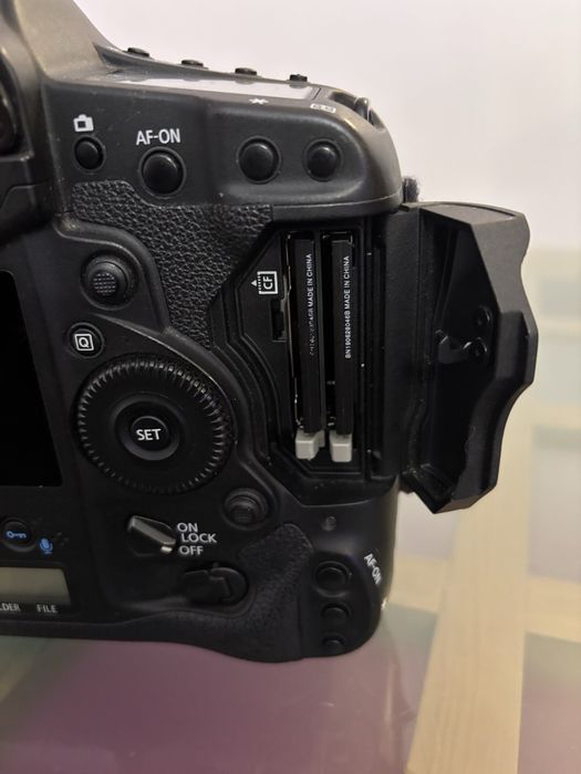 Canon EOS 1Dx com acessórios