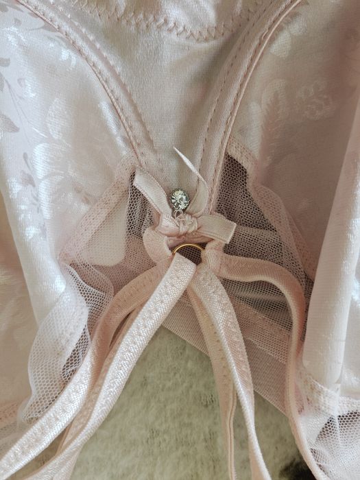 Jasno różowy biustonosz