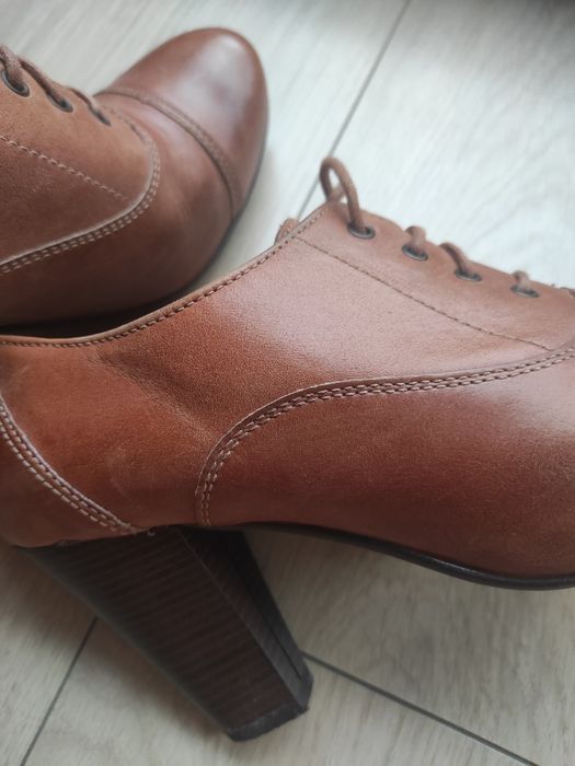 Buty skórzane Lasocki r.39 brązowe na obcasie