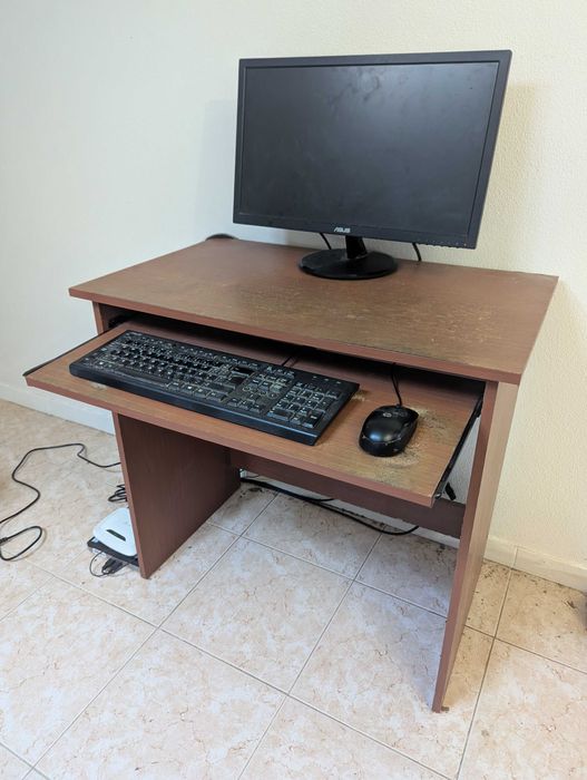 Secretária e cadeira de escritório