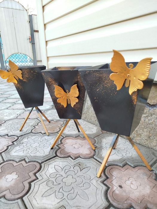 Вазони для саду,декор для саду