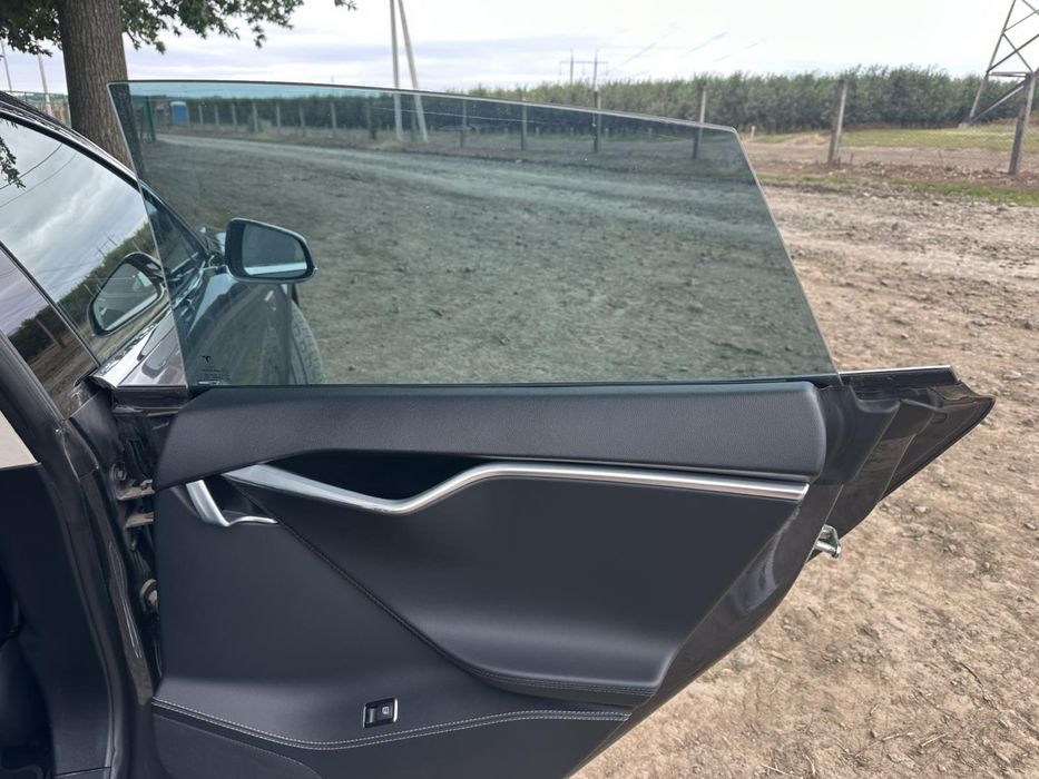 Продаж Tesla MS 75D 2015 рік