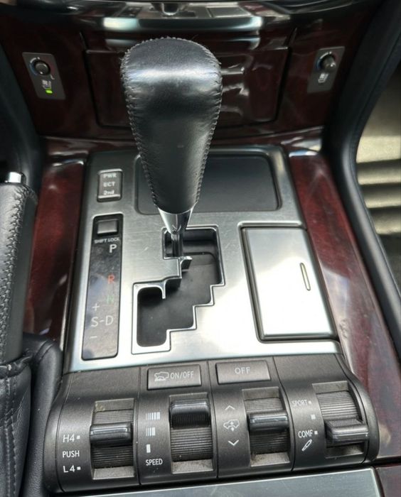 Lexus LX570 2011 офіциал!