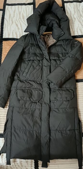 Длинный черный пуховик