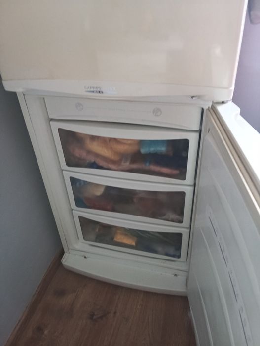Sprzedam lodówkę