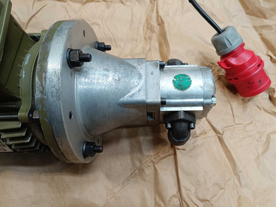 Pompa hydrauliczna z silnikiem sprzegło 1,8 kw prasa MARKOWA