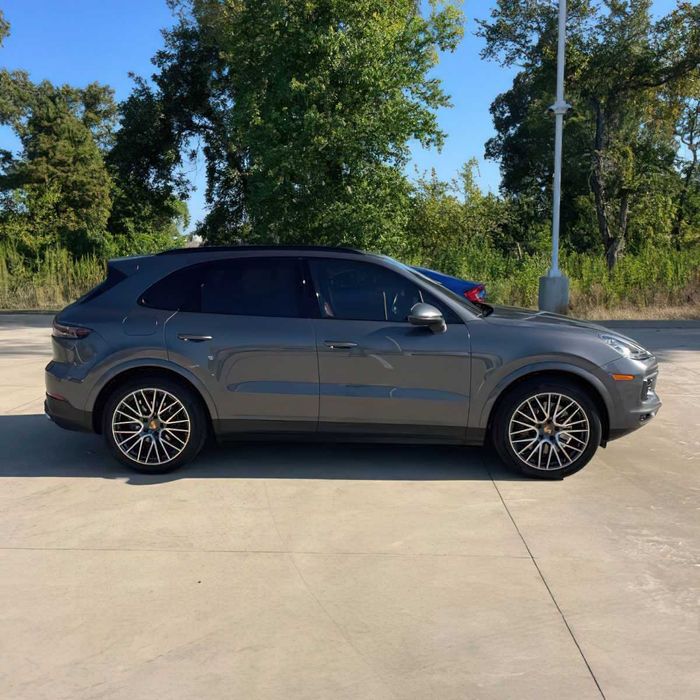 Porsche Cayenne      2022