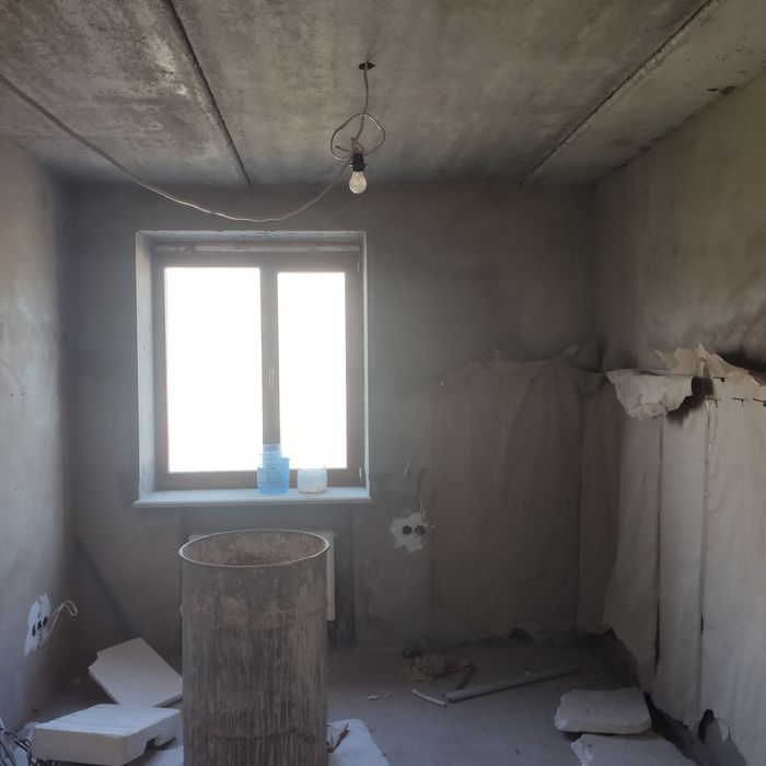 Продається 4-х кімнатна квартира 120м2, центр міста, 3 поверх, середин