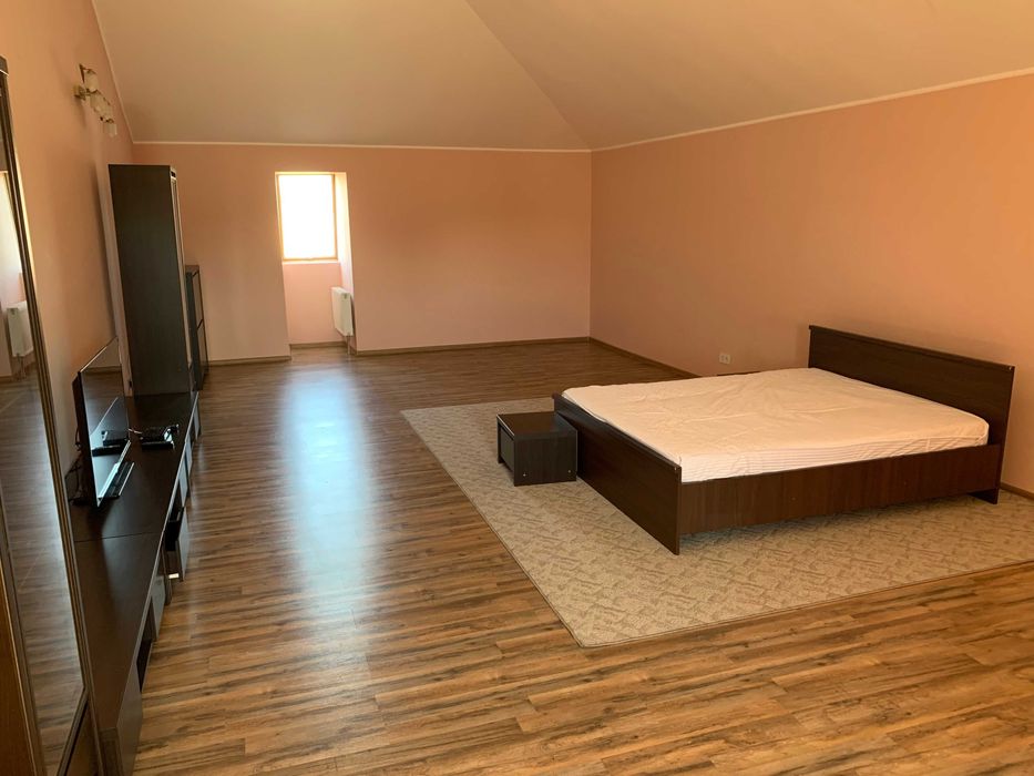 оренда  двохкімнатна двохрівнева студіо з паркувальним місцем