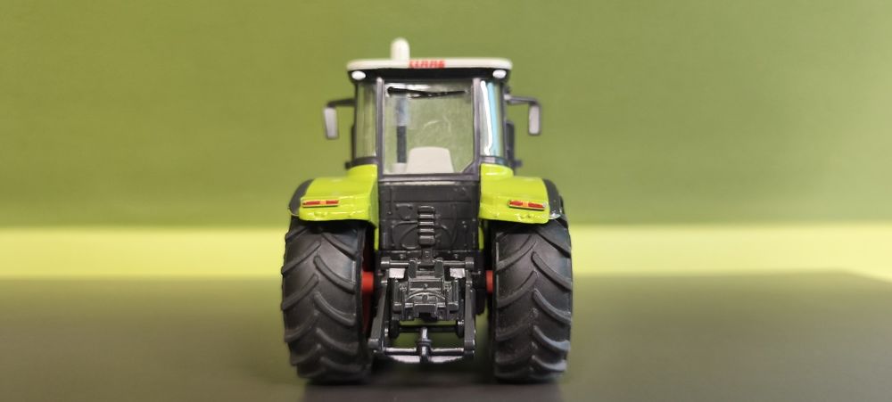 Siku traktor Claas 1 32