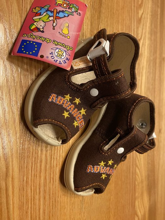 Papcie buciki dziecięce 18 11 cm nowe Zetpol profilowane