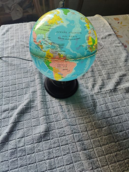 Globo da terra que dá Luz