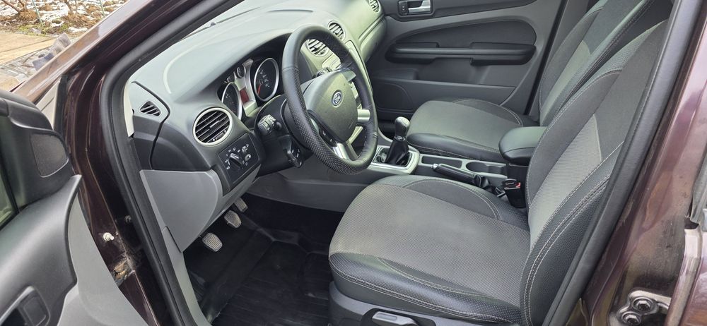 Форд Фокус 1.6 бензин  .