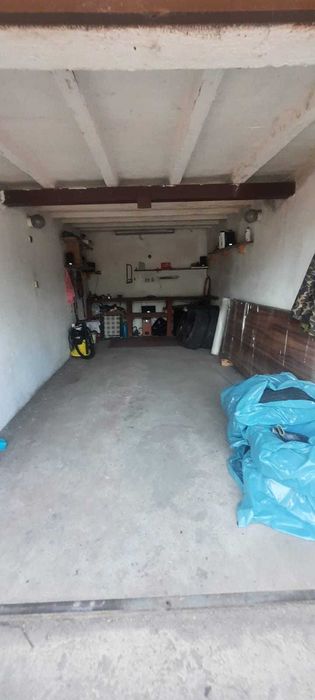 Sprzedam garaż murowany.