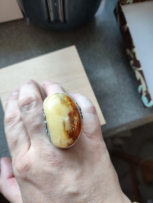 Srebrny pierścionek z bursztynem srebro pierścień artystyczny