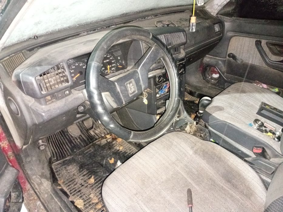 Продам стекла на пежо 405.