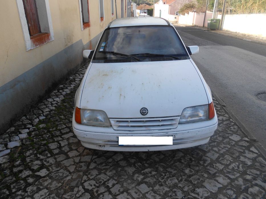 Diversas peças OPEL KADETT E Delvan 1.7D baratas para desocupar