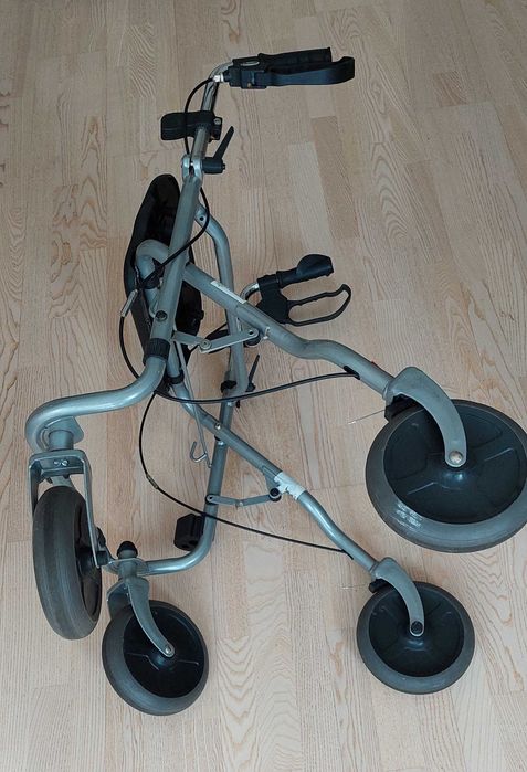 Візочок для літніх людей