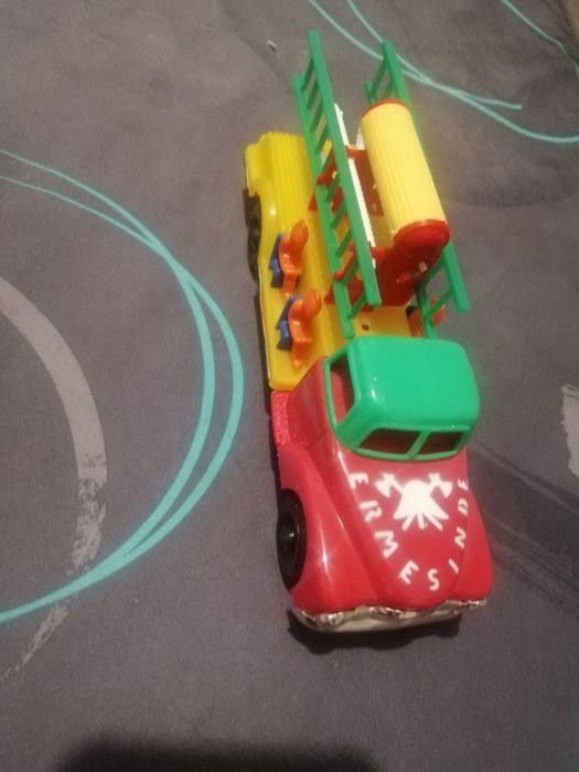 Vários brinquedos artesanais