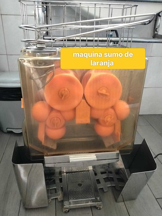 Conjunto de máquinas para venda (a requerer reparação)
