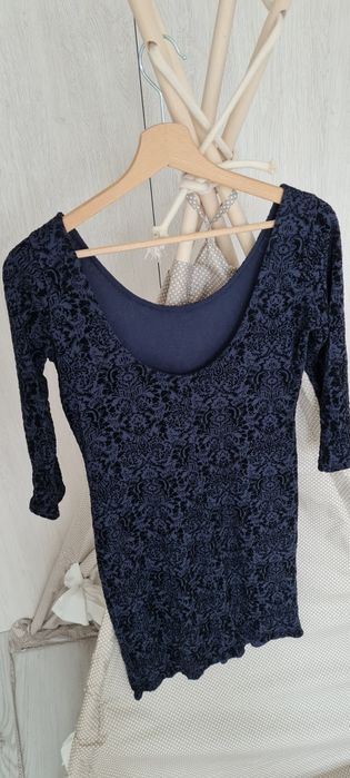 Granatowa dopasowana sukienka