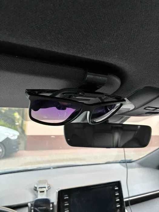 Uchwyt na okulary do samochodu
