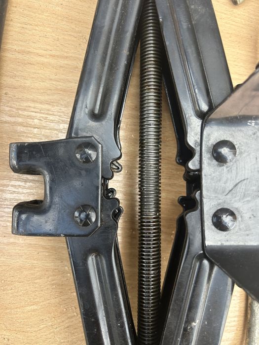 Домкрат Toyota Rav 4 BZ4X