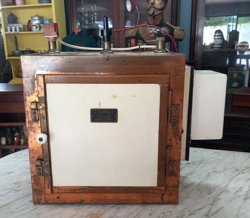 Antiga estufa de esterilização médica Alemã C. Gerhardt