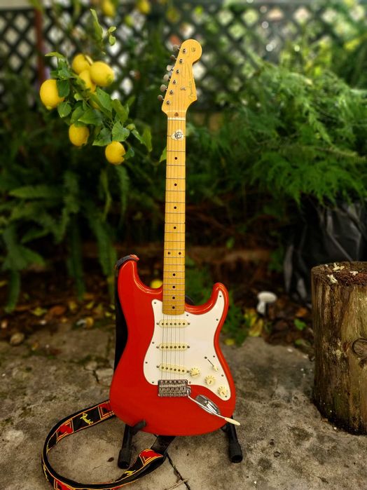 Guitarra Fender Stratocaster Classic Series '50s Fiesta Red como nova.