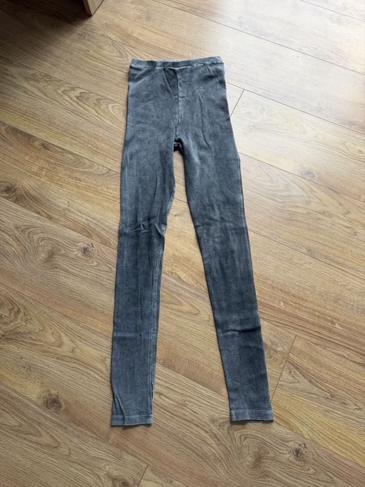 Prążkowane legginsy